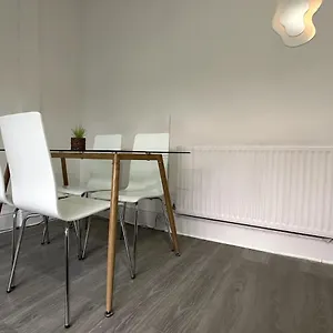 Wonderful 2 Bedroom On Tower Bridge Apartment London